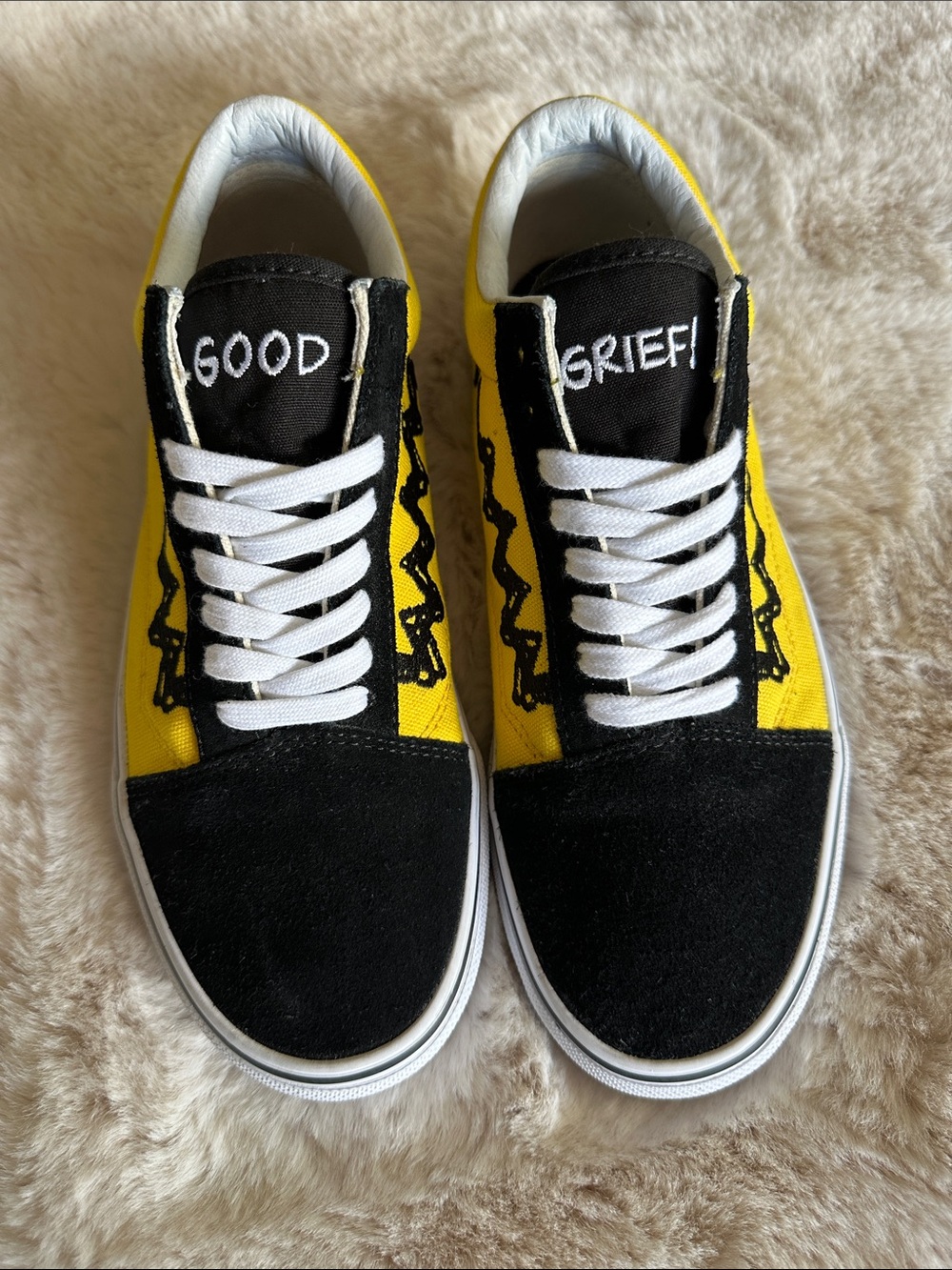 EUC Rare Vans Peanuts Yellow & Black Old Skool Sneakers w 'GOOD'/'GRIEF!' Tongue